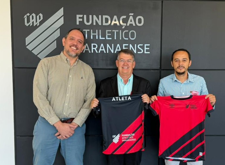 Athletico Paranaense e Prefeitura de Ribas iniciam parceria com 300 kits e foco na geração talentos